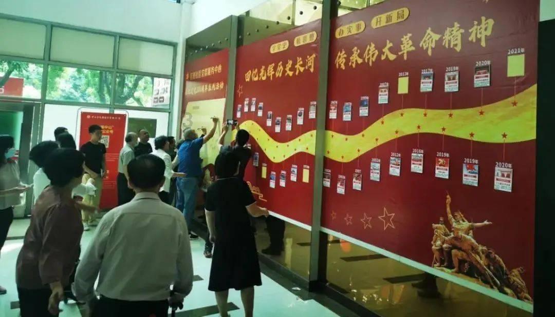 救援白色小猫